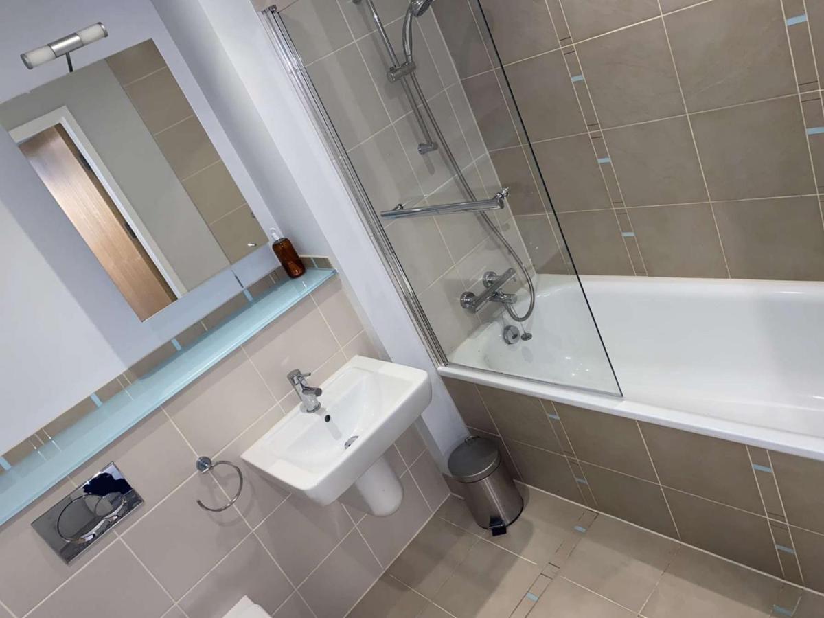 Gunwharf Apartment Portsmouth Esterno foto