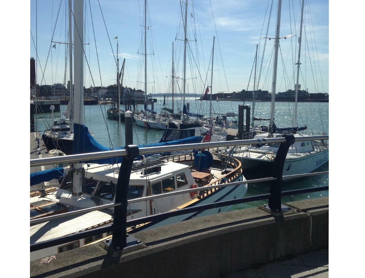 Gunwharf Apartment Portsmouth Esterno foto