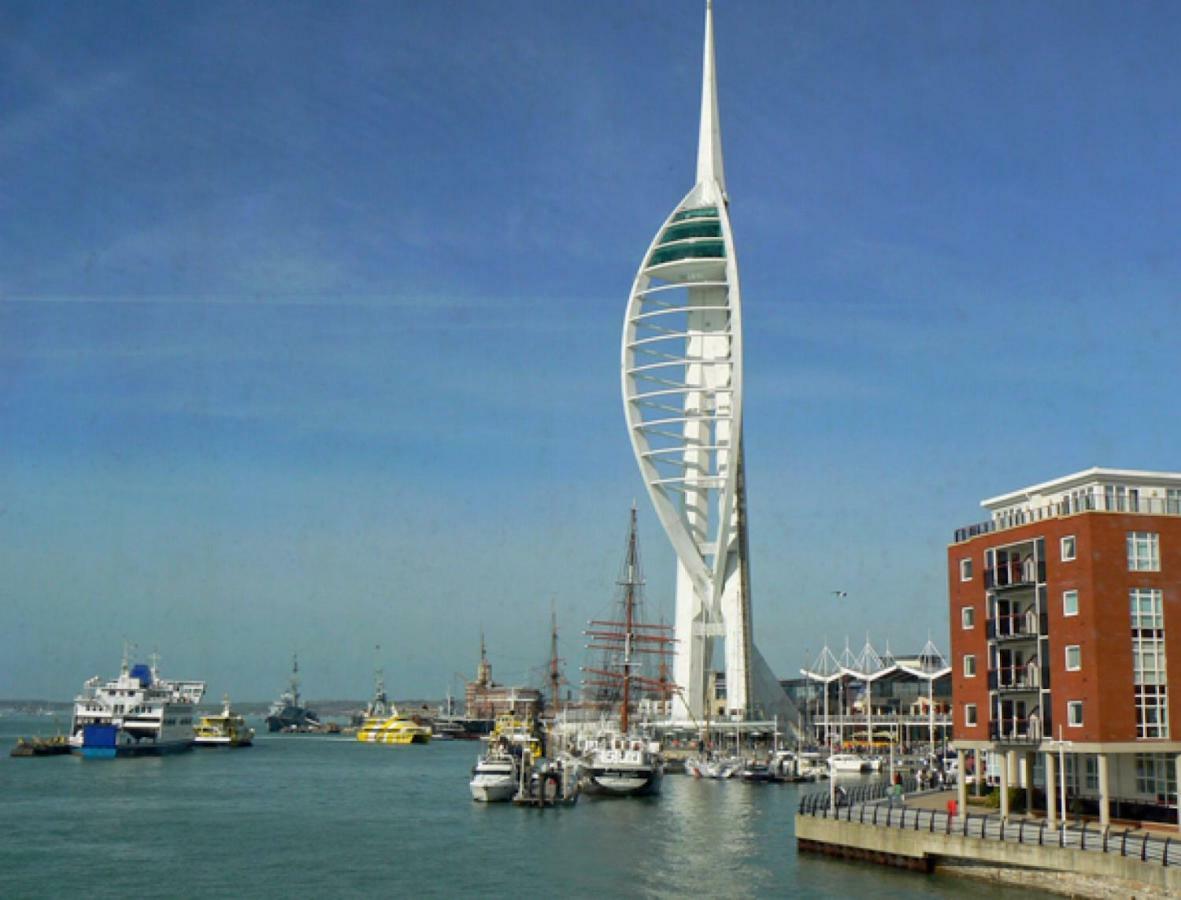 Gunwharf Apartment Portsmouth Esterno foto